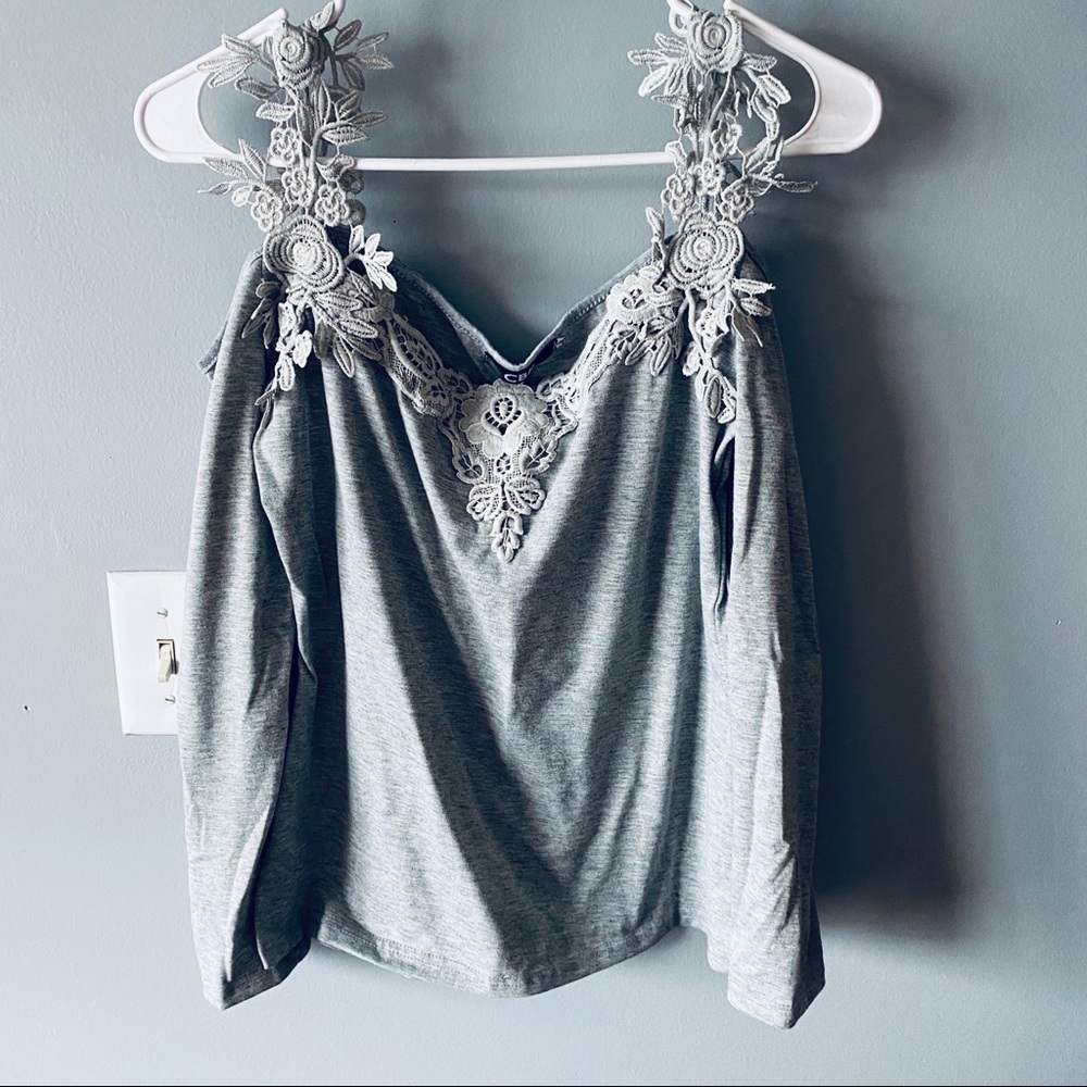CBR off shoulder gray floral blouse